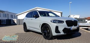 BMW X3 M seitliche Frontansicht